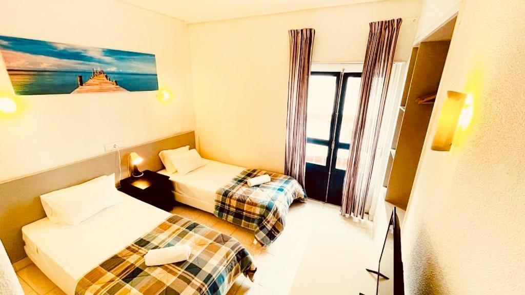 Central Atlantic Beach Guesthouse Costa de Caparica Ngoại thất bức ảnh